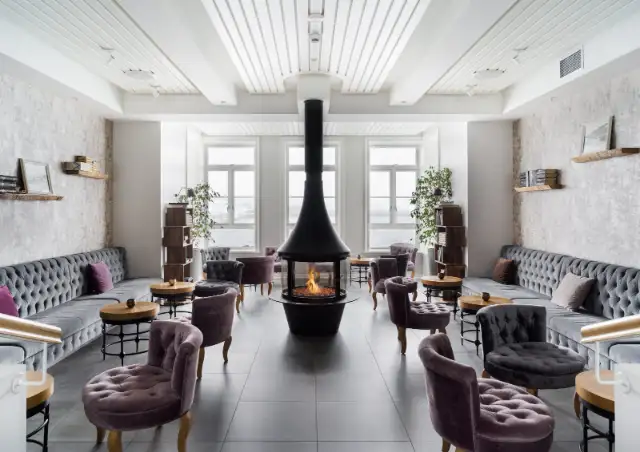 Sigló Hotel lounge fireplace